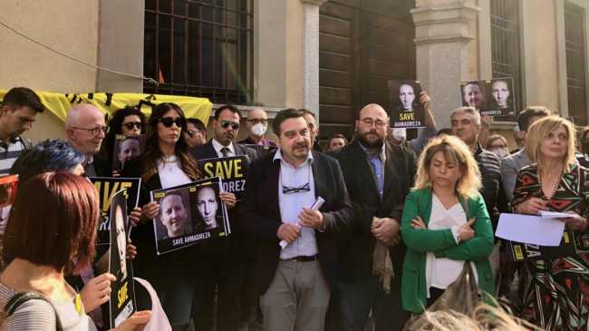 Amnesty sit in