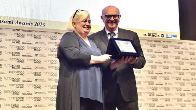 Antonio Auricchio ritira il Tespi Awards da Donatella Prampolini