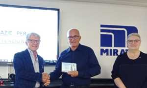 Consegna targa a Mirato