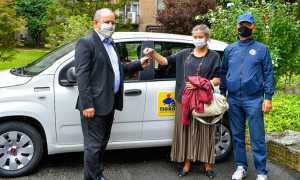 Donazione auto CRI Novara. Da sinistra Paolo Pellizzari Mariaveronica Orrigoni e Flavio Ferrari
