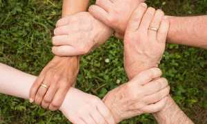 Mani supporto famiglia