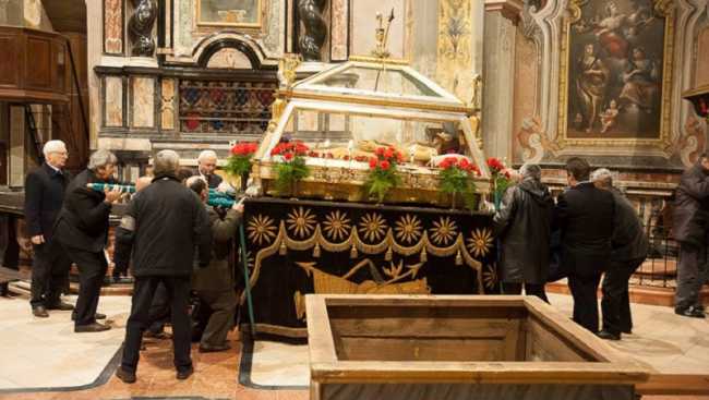 Processione oleggio