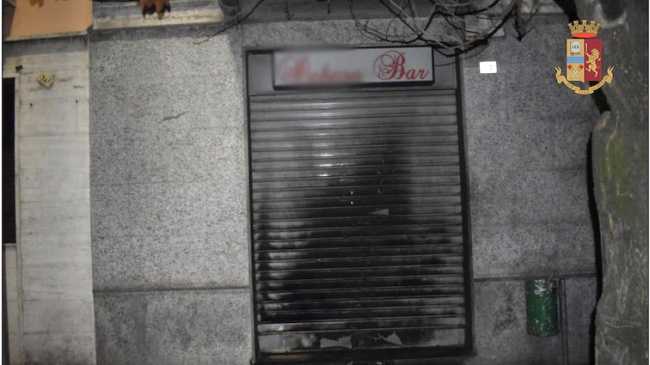 bar incendiato