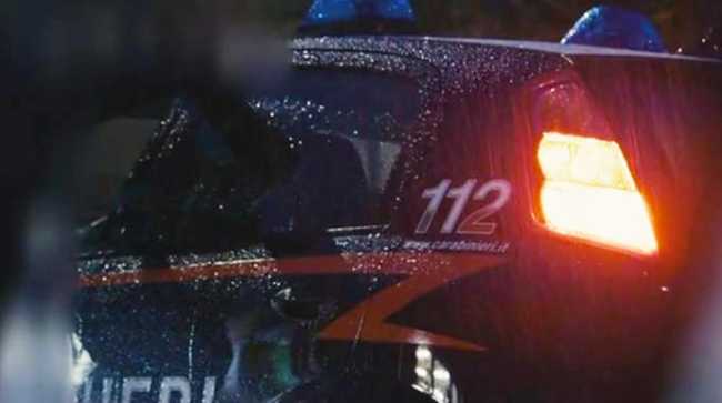 carabinieri auto notte retro luci pioggia