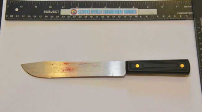 coltello carabinieri novara