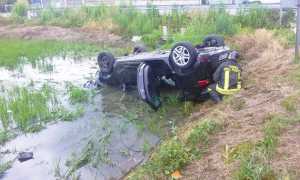 garbagnate auto cappottata risaia