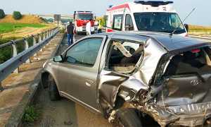 incidente autostrada vigili ambulanza utilitaria giu17