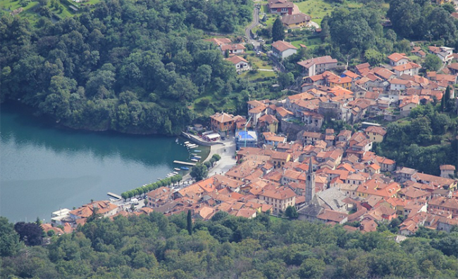 lago mergozzo alto paese vista