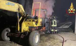 novara trattore fiamme