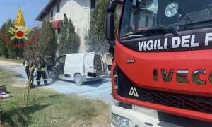 oleggio veicolo fiamme