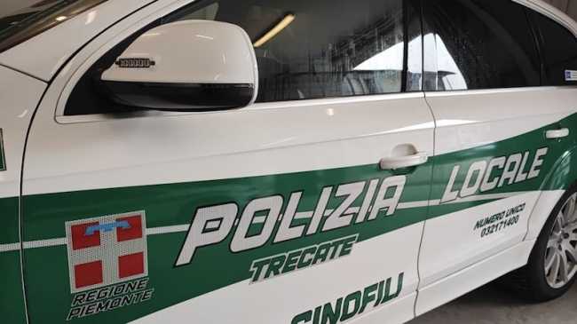 polizia locale trecate auto lato