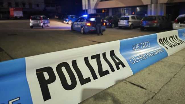 polizia notte nastro 