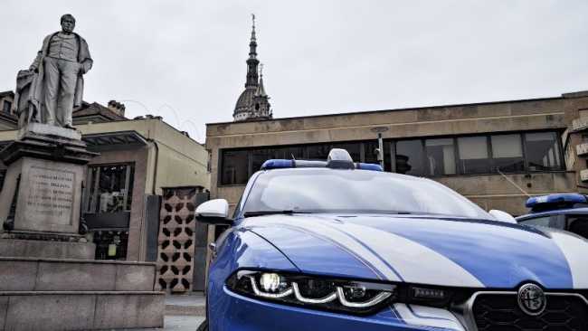 polizia novara auto una piazza cavour
