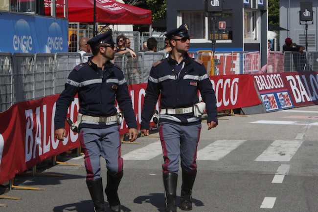 poliziotti giro verbania