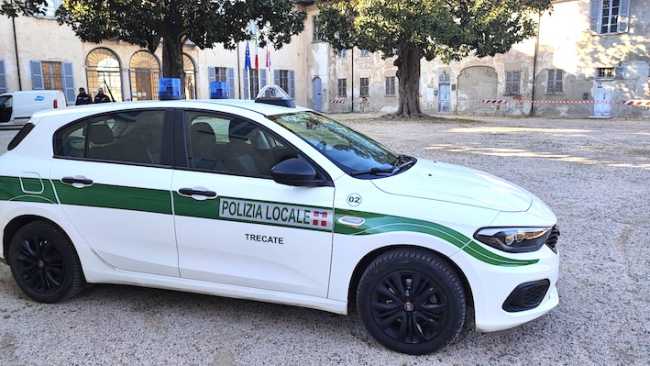 trecate polizia locale auto giorno