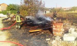 vigili fuoco legna prato