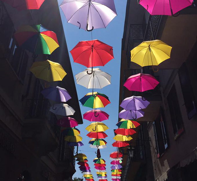 Arona: torna “Undercolours” per le vie della città 