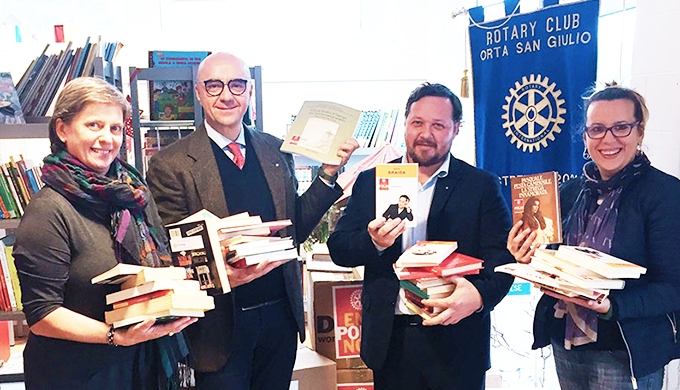 Il Rotary Club di Orta San Giulio dona 500 libri al sindaco di Briga Novarese