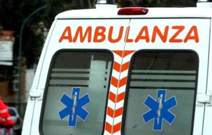 Scontro tra auto e moto. Centauro trasportato al Dea
