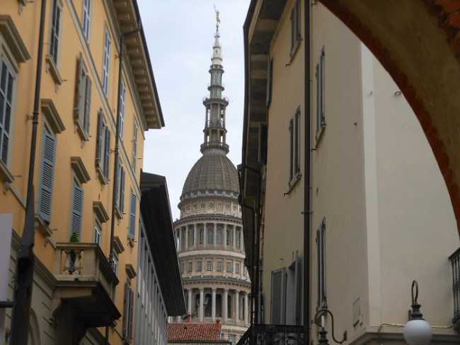 Novara mole tra le case