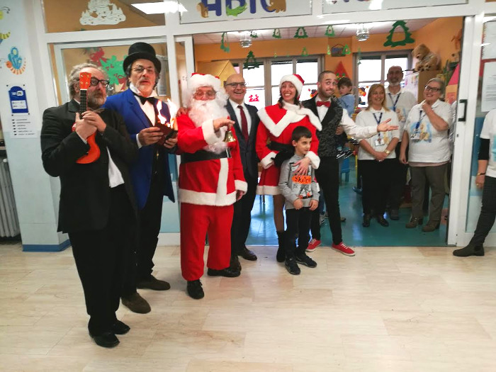 Spettacolo di magia per i bimbi dell'ospedale Maggiore