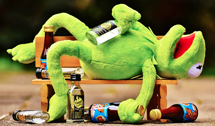 A Capodanno avete esagerato col bere? Ecco tutti i rimedi per superare l'Hangover