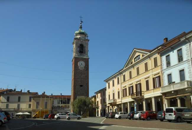 Oleggio piazza Martiri