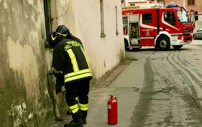Fuga di gas da un'abitazione, intervengono i vigili del fuoco