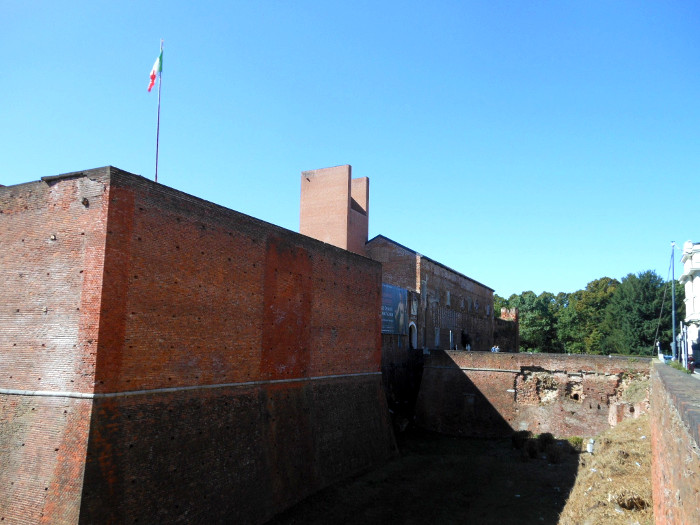 Ultimi giorni per la mostra di Sgarbi al Castello