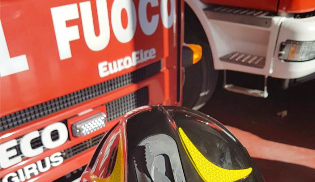 vigili fuoco casco scritta