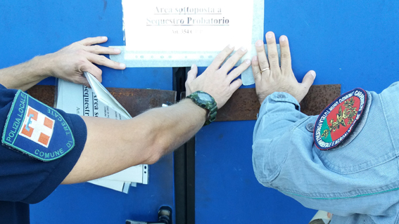 Trecate: sequestrato deposito illecito di rifiuti. Cinque denunce