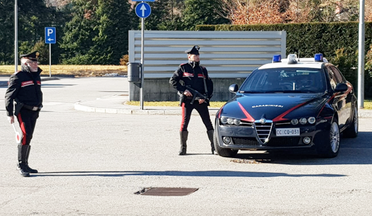 Uccide il fratello sparandogli un colpo di pistola e fugge. E' caccia all'uomo, il fuggiasco è un quarantenne di Trecate