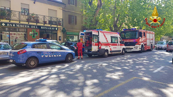 Trovato morto in casa. L'abitazione aperta dai vigili del fuoco