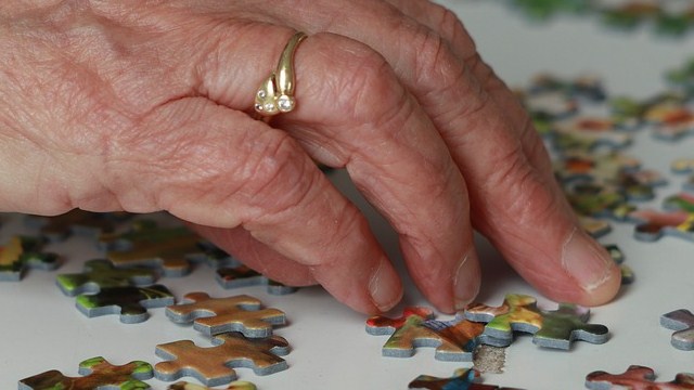 anziano mano