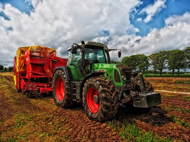 trattore agricolo