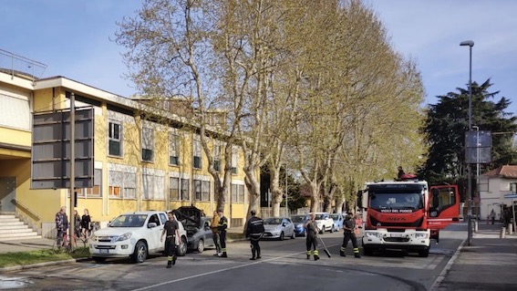 auto fiamme novara