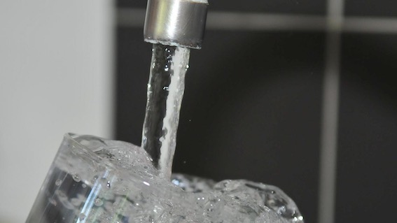 acqua rubinetto foto