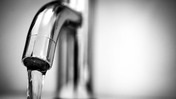 acqua rubinetto getto foto