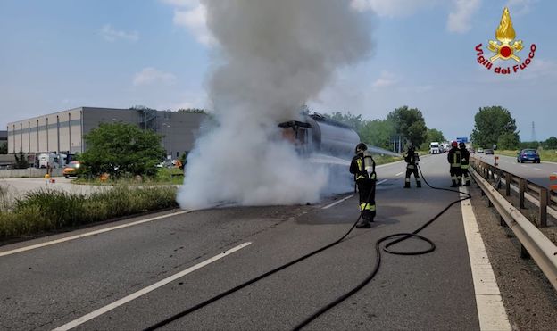 incendio mezzo pesante tangenziale