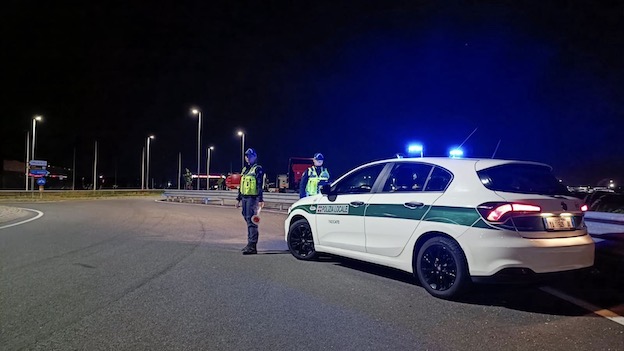 polizia locale trecate notturno