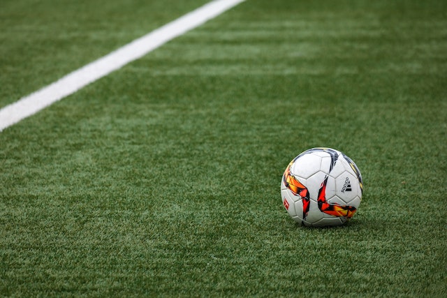 pallone calcio campo