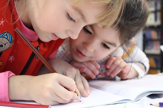 Bambini scuola colorare