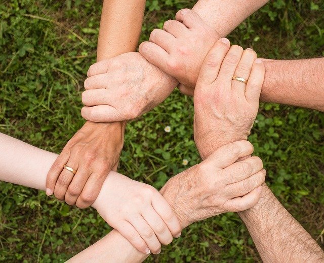 Mani supporto famiglia