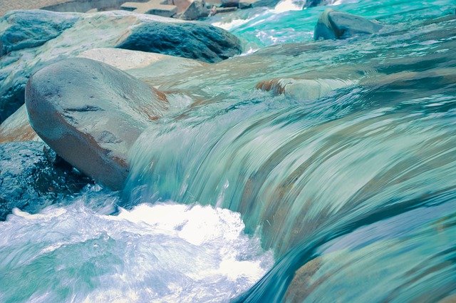 acqua fiume torrente