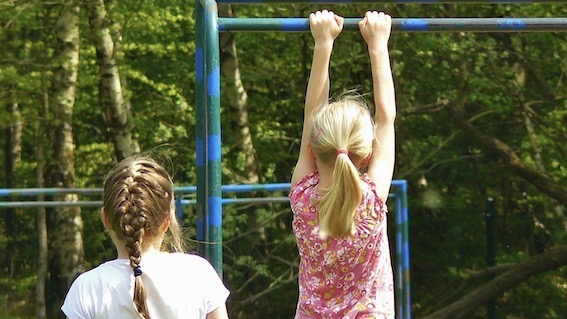 bambini giocare