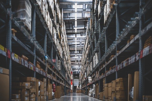 magazzino lavoro scatole amazon