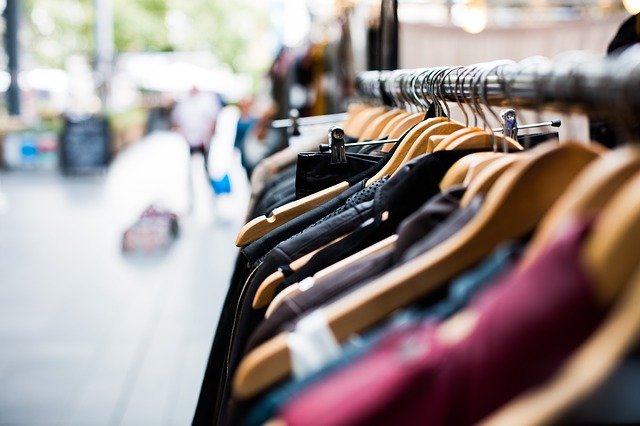 mercato abbigliamento abiti