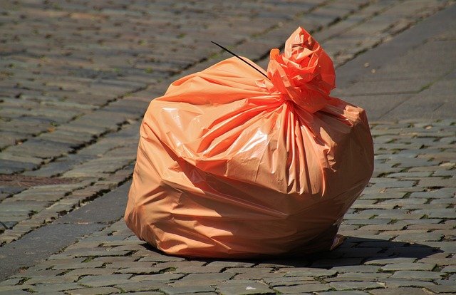 rifiuti sacchetto
