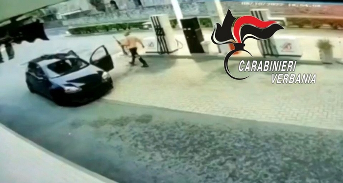 Il neonazista svizzero col fucile cerca di fuggire anche dal carcere di Novara