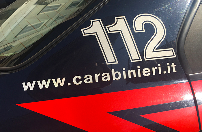 Ladri in azione nell'aronese, tentato furto in appartamento, “prelievi” da auto rompendo il vetro